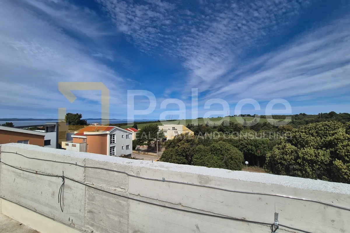 petrčane: penthouse s krovnom terasom i jaccuzijem, 73m2 - slika 4