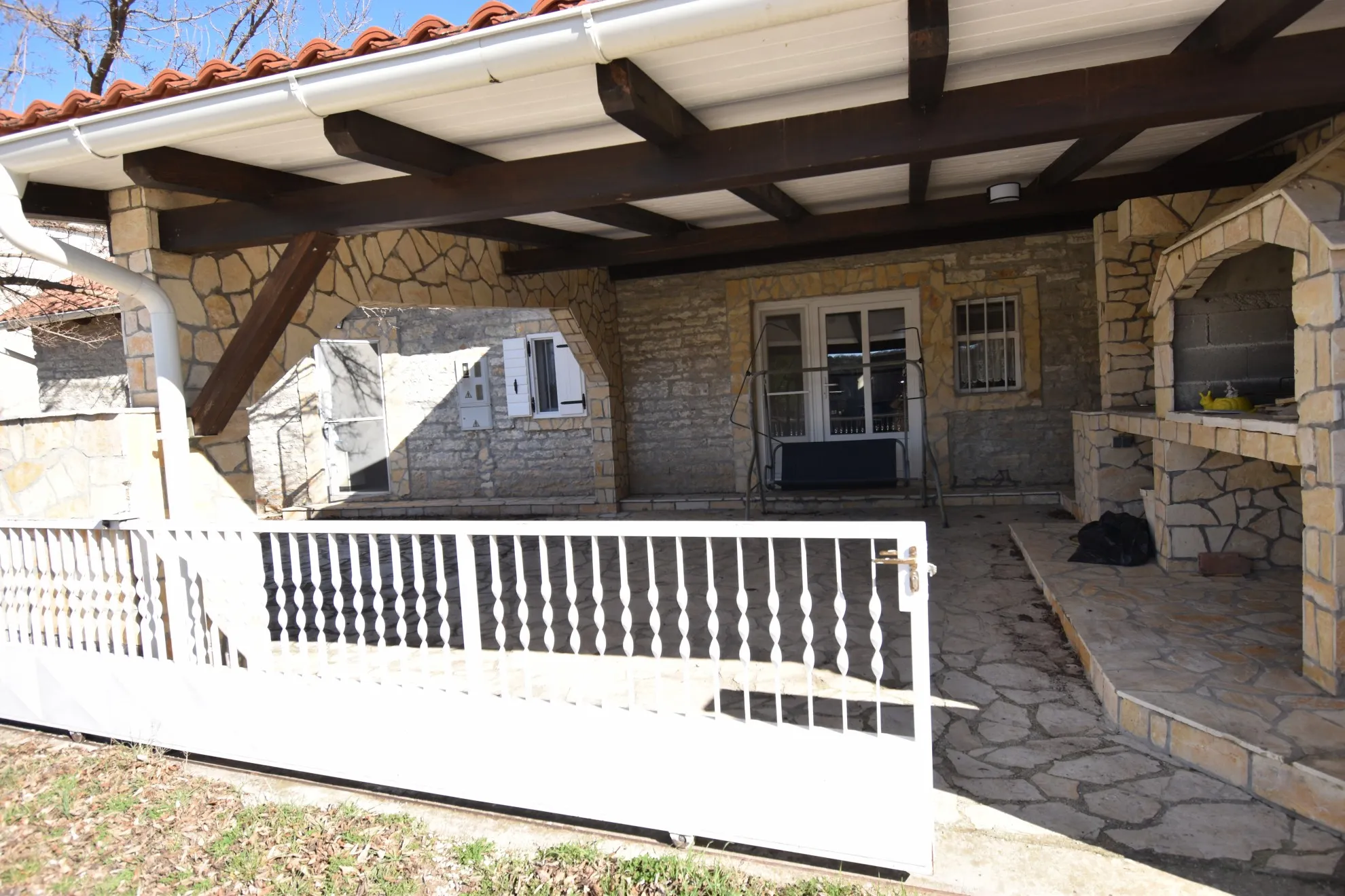 uređena kamena prizemnica s velikom okućnicom, skradin-vaćani - slika 18