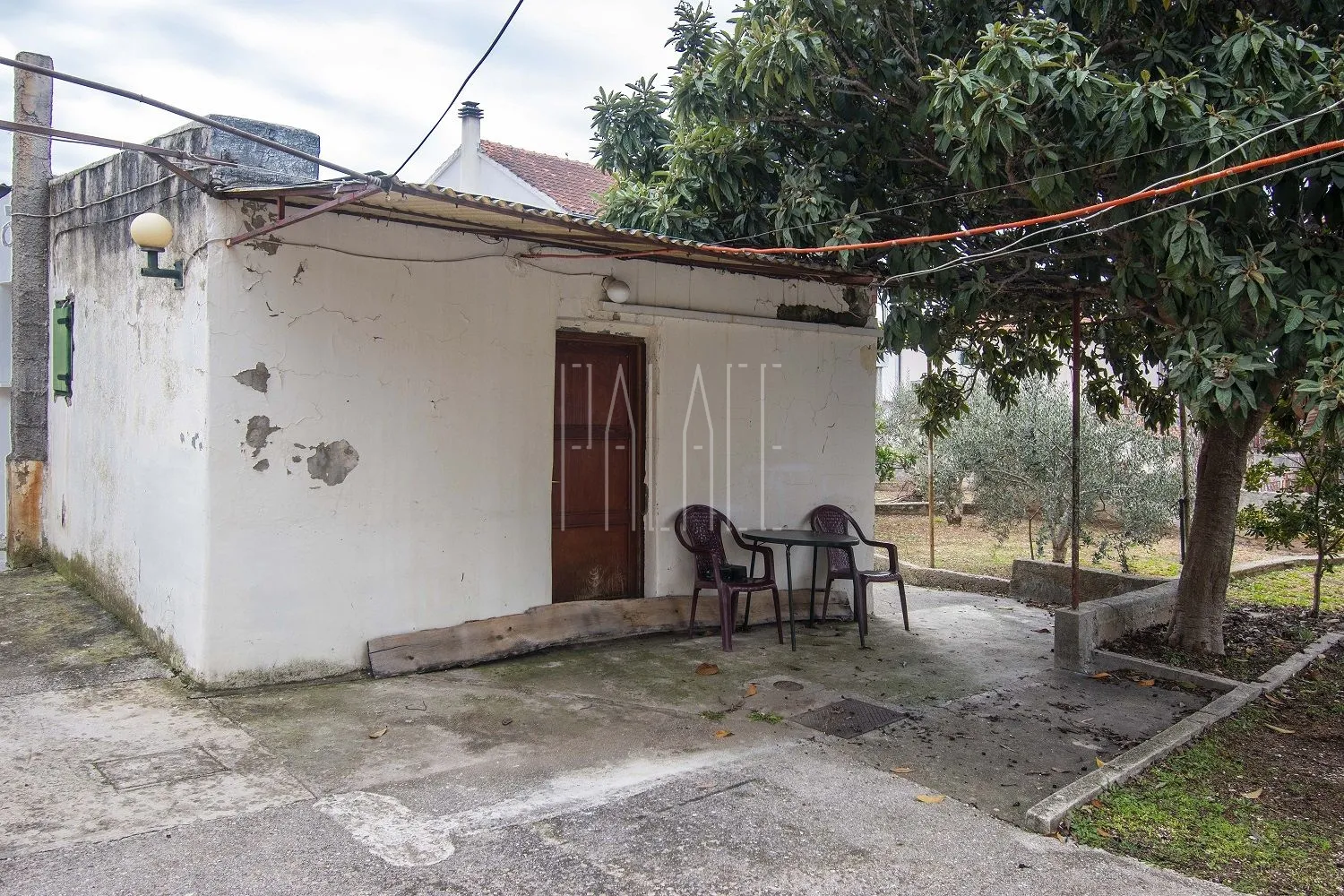 građevinski teren s priključcima i 3 legalna objekta, jezera, 528 m2 - slika 10