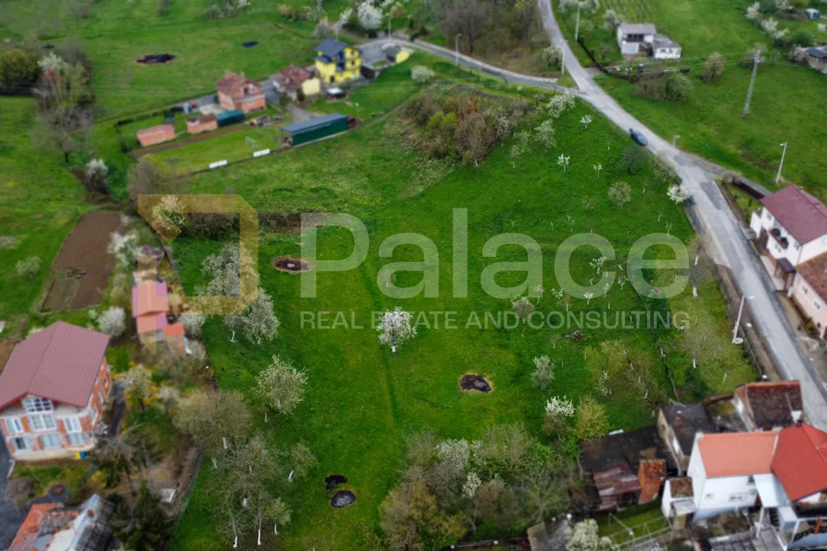 voćnjak u idiličnom prirodnom okruženju - slika 2