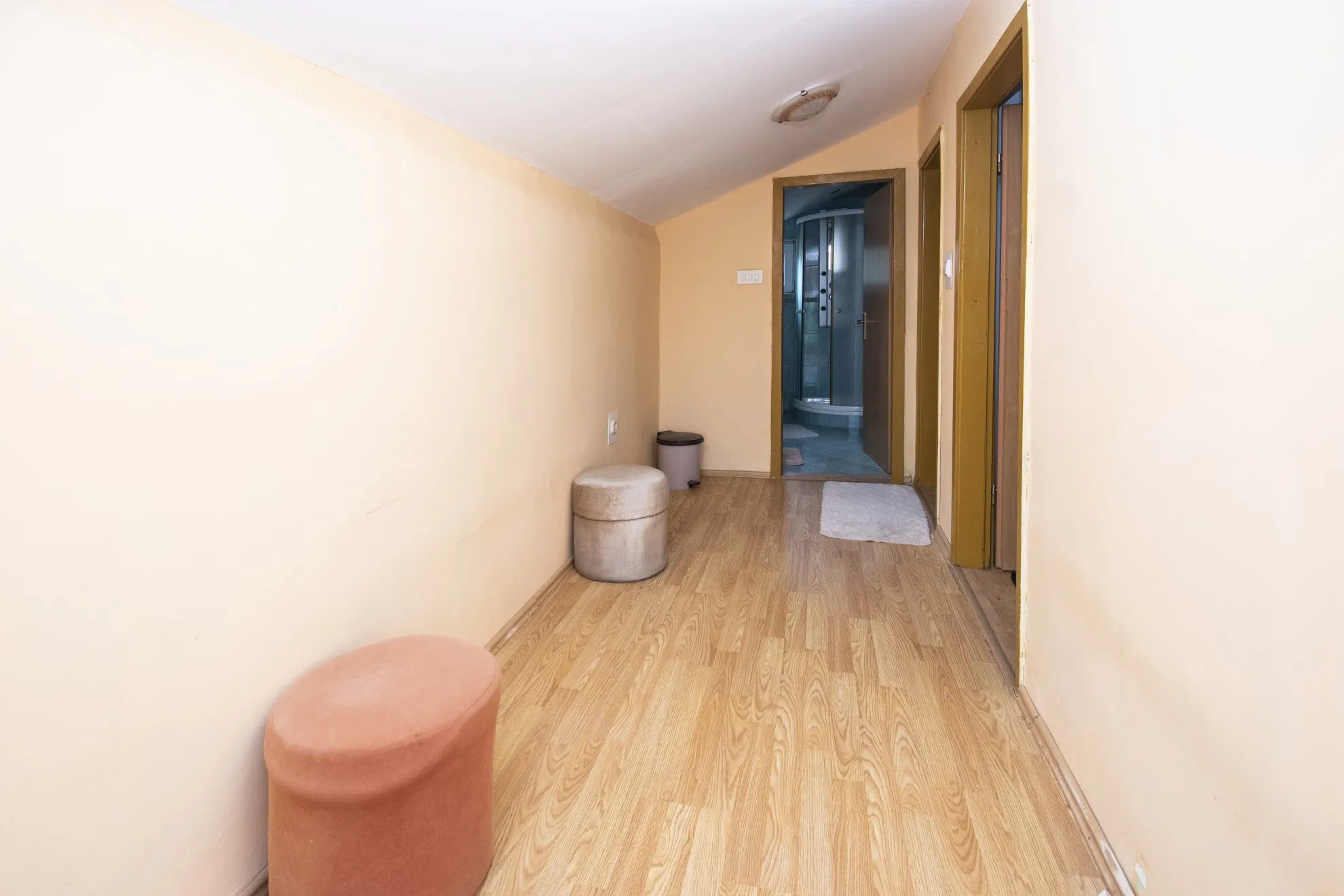 građevinski teren 2896 m2 sa kućom 100m2, bilice - slika 8