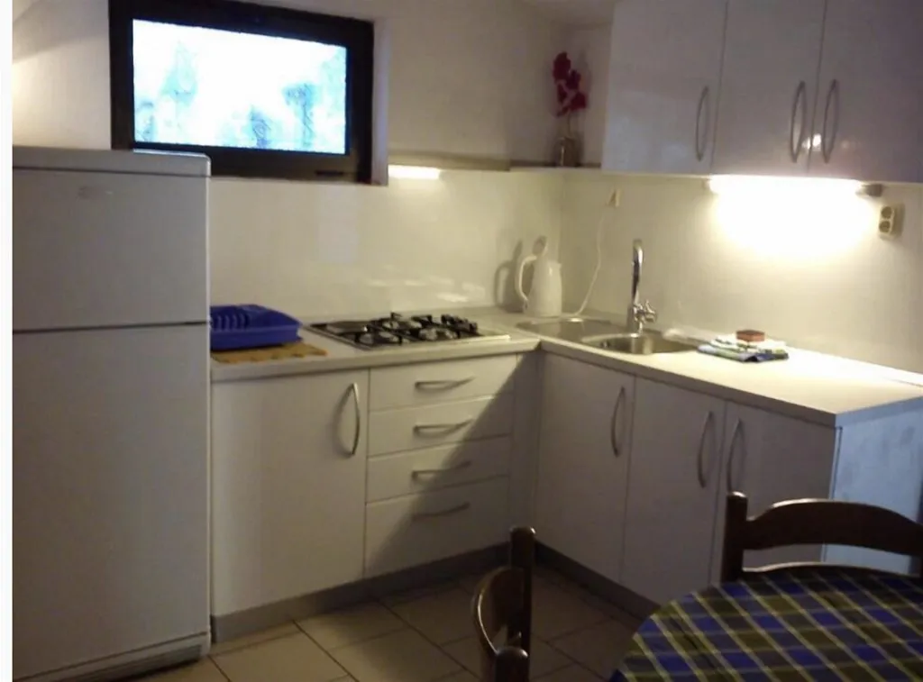 kuća u mirnoj uvali na hvaru - slika 4