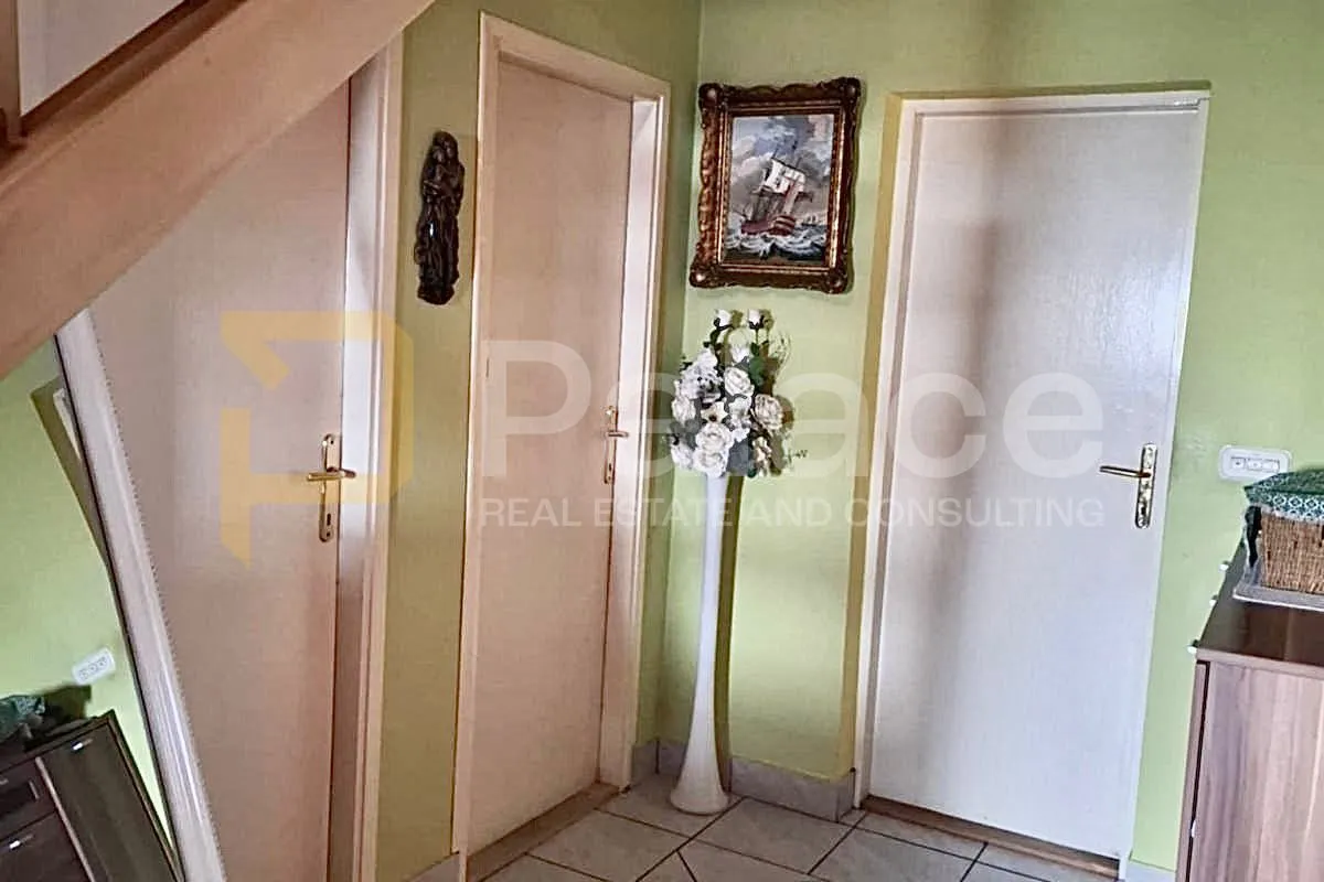najam stambeno-poslovne kuće: kuševac, 220 m2 - slika 2