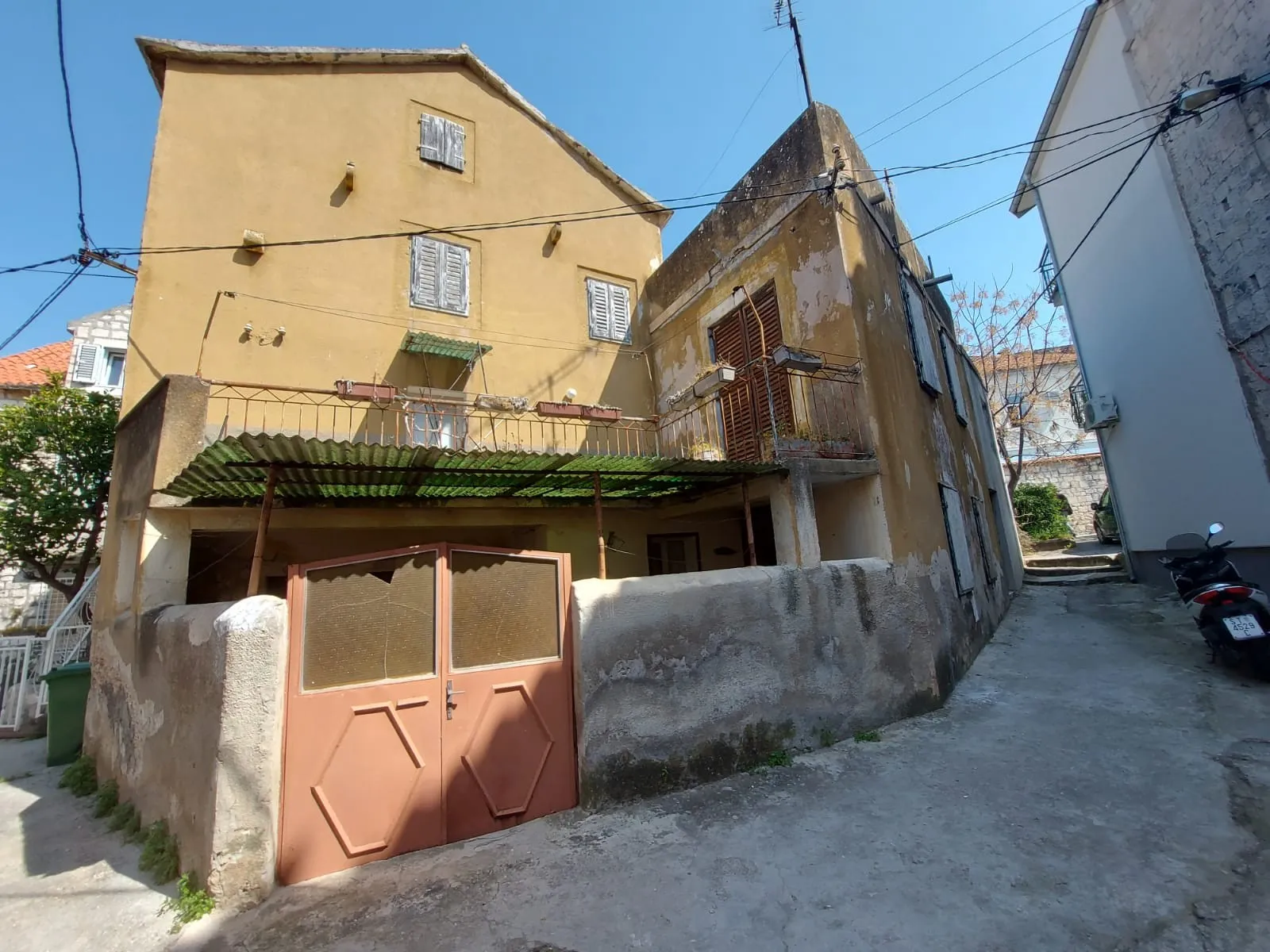 prava prilika za investiciju!!!-kuća prvi red do mora, trogir - slika 5