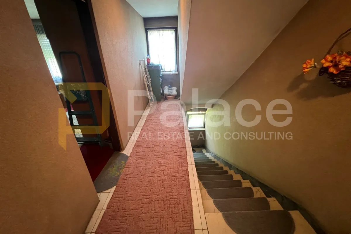 zagreb - dubec: kuća sa okućnicom i garažom 230 m2 - slika 9