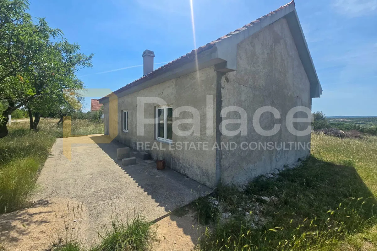 kuća prizemnica velikog potencijala na terenu 3000 m2, skradin-cicvare - slika 3