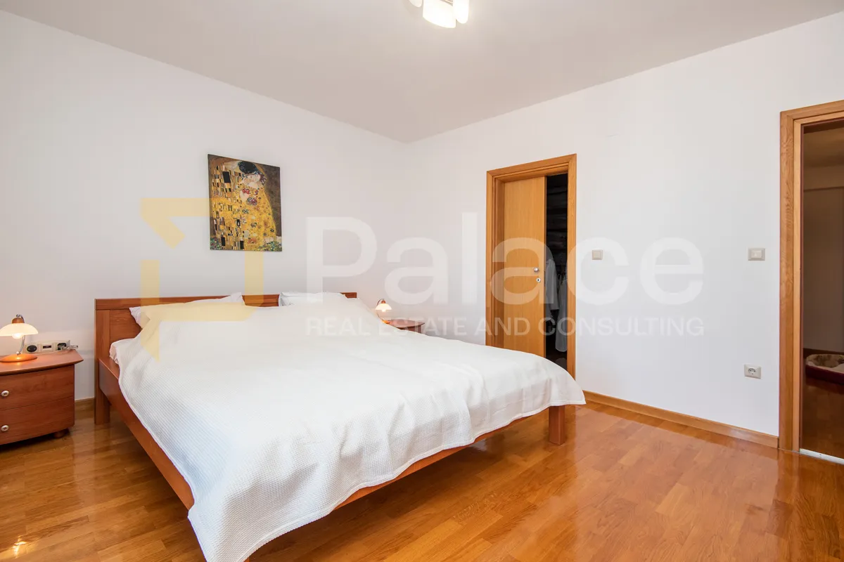 prostrani dvoetažni stan s pogledom na more – crnica, šibenik, 268m2 - slika 9