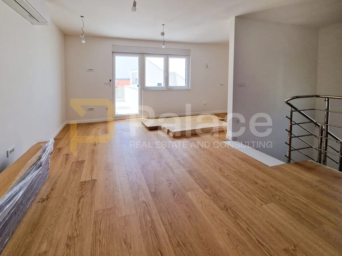 dvoetažni stan 83 m2, 70 m od plaže - slika 3
