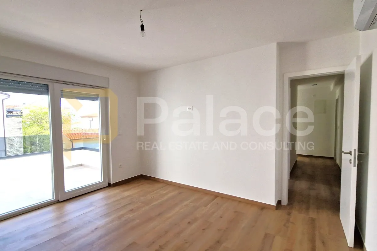 nova dvojna kuća s 3 spavaće sobe i velikim dvorištem, vodice 162 m2 - slika 25