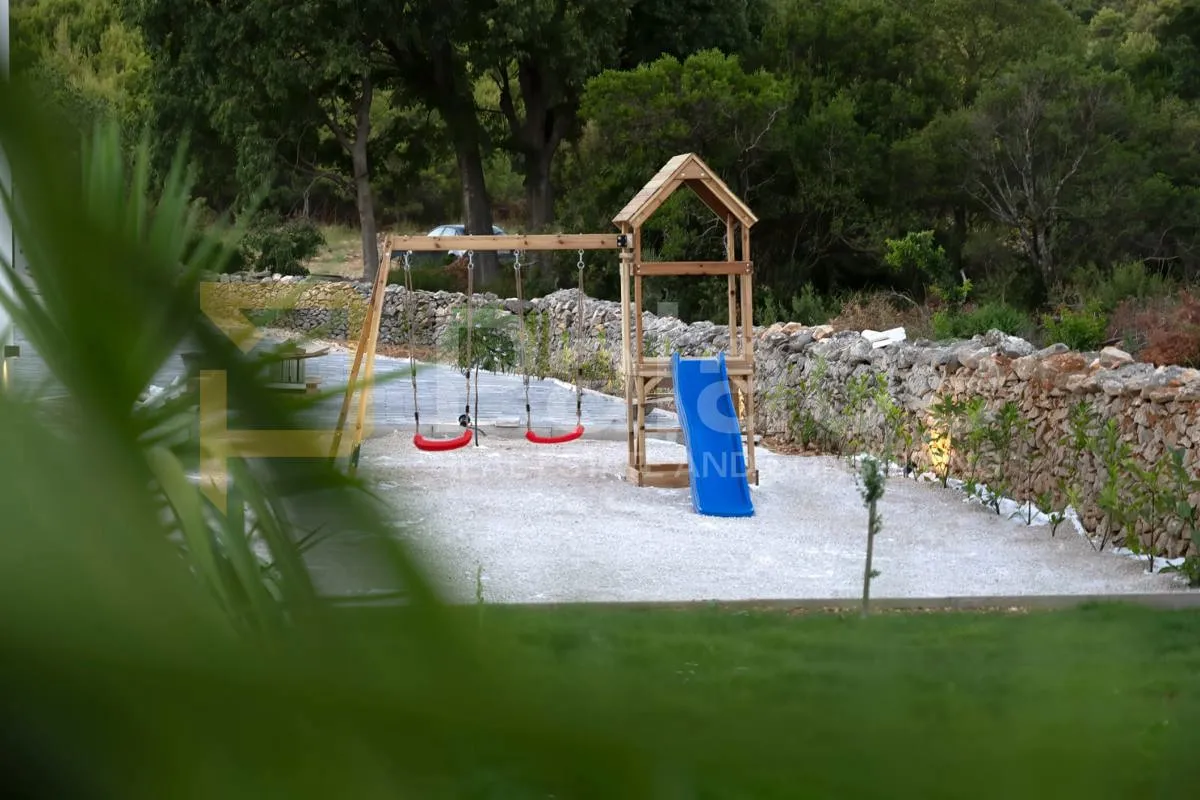moderna kuća s bazenom i vrtom na lijepoj lokaciji u dubravi - slika 20