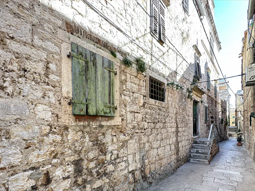 SNIŽENO !!! Pretura, pogled na more s bogatom poviješću - Šibenik