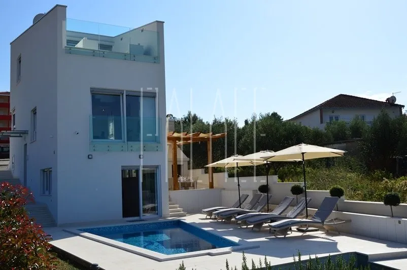 neobična villa na izvrsnoj lokaciji na otoku čiovu - slika 2