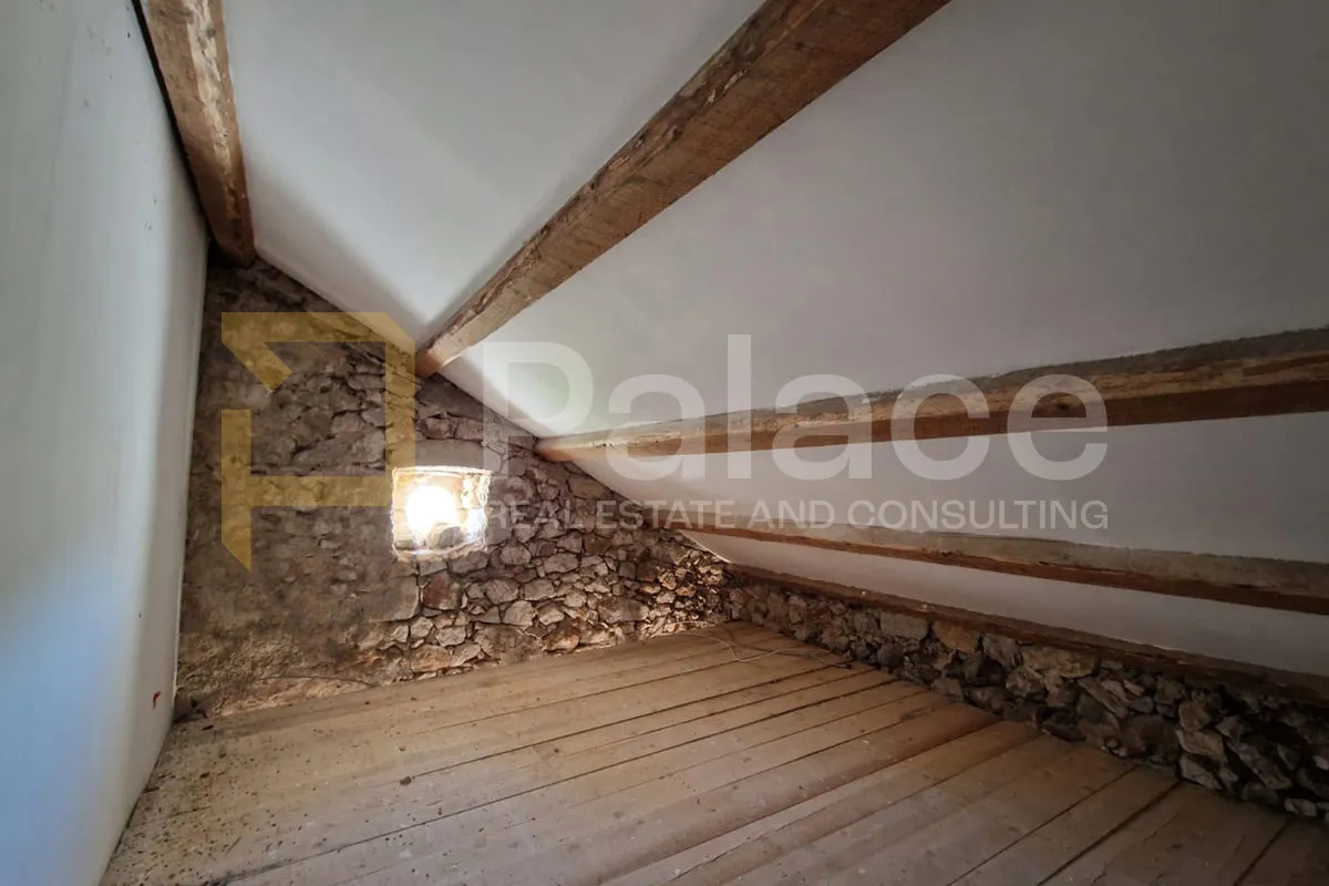 predivna kamena kuća s okućnicom i pogledom, križišće, 250 m² - slika 10