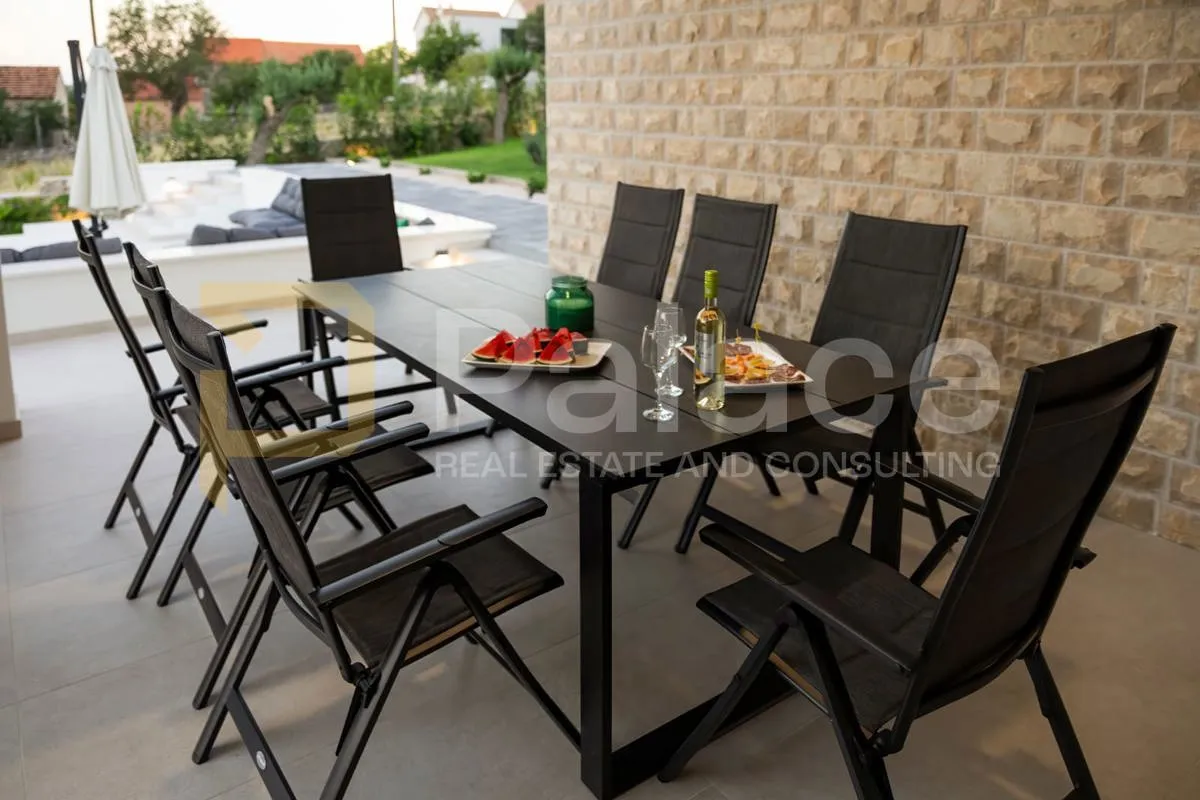 moderna kuća s bazenom i vrtom na lijepoj lokaciji u dubravi - slika 19