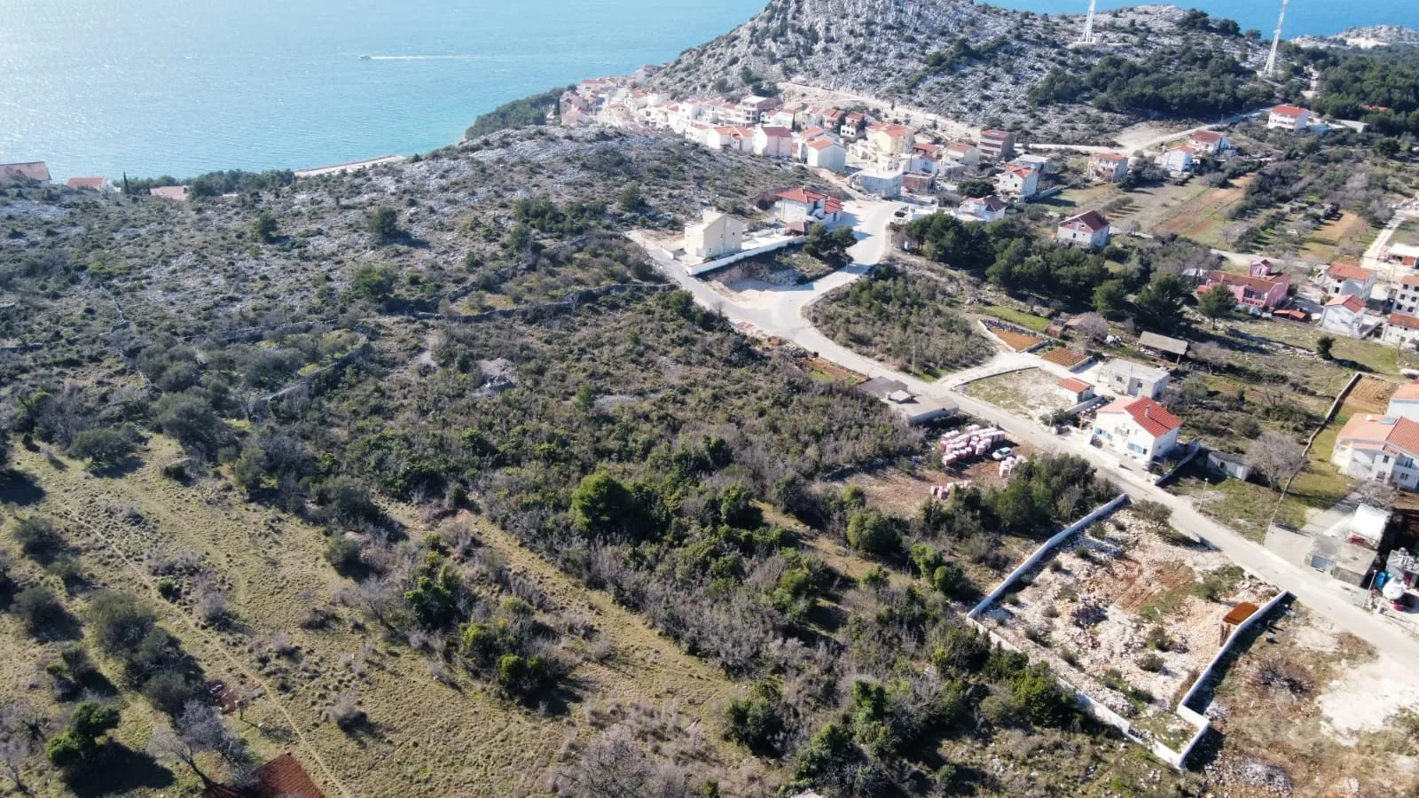 građevinsko zemljište na izvrsnoj lokaciji 400m od mora - slika 2