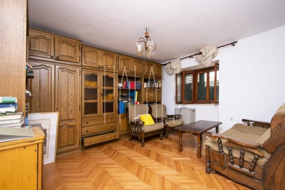 prekrasan povijesni ljetnikovac s perivojem u centru vodica, 180.00 m2 - slika 4
