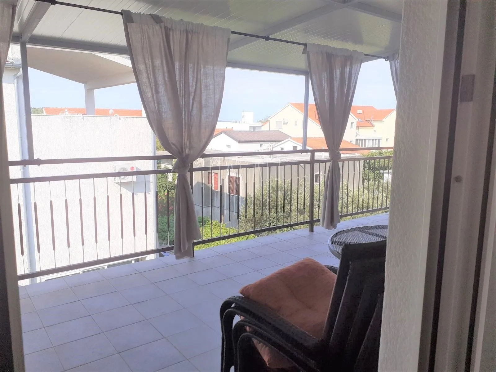 kuća s apartmanima blizu mora: srima (vodice), 300.00 m2 - slika 5