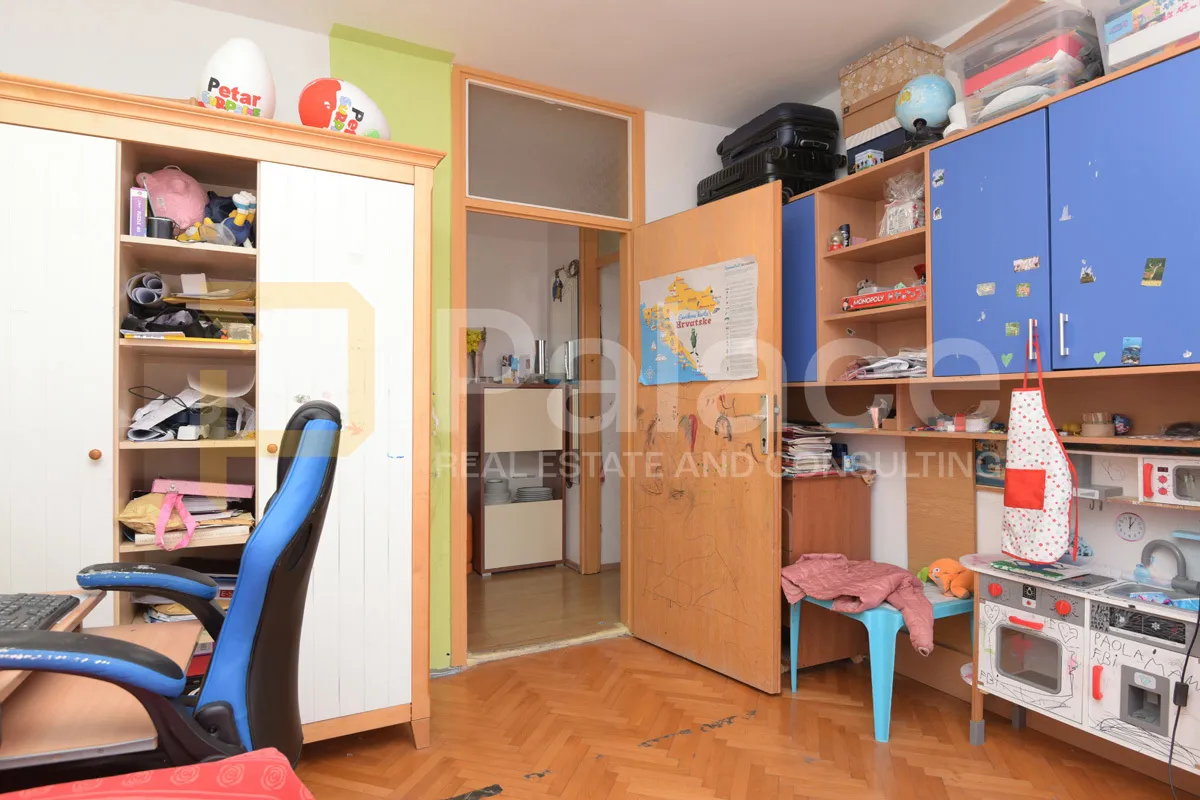 osunčan stan s dvije spavaće sobe na baldekinu - slika 2