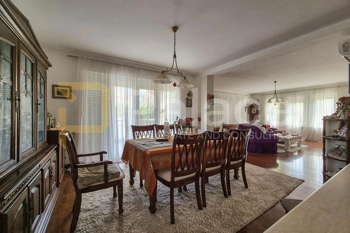 obiteljska kuća s apartmanima i mediteranskim vrtom – vodice - slika 9