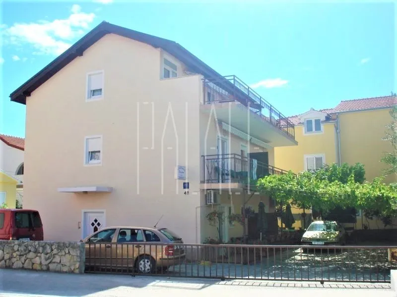 Kuća s apartmanima blizu mora: Srima (Vodice), 300.00 m2 - Srima, Vodice