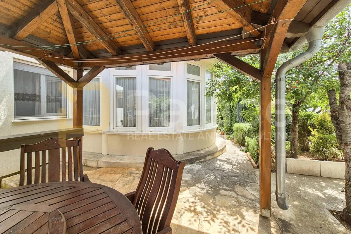 obiteljska kuća s apartmanima i mediteranskim vrtom – vodice - slika 21