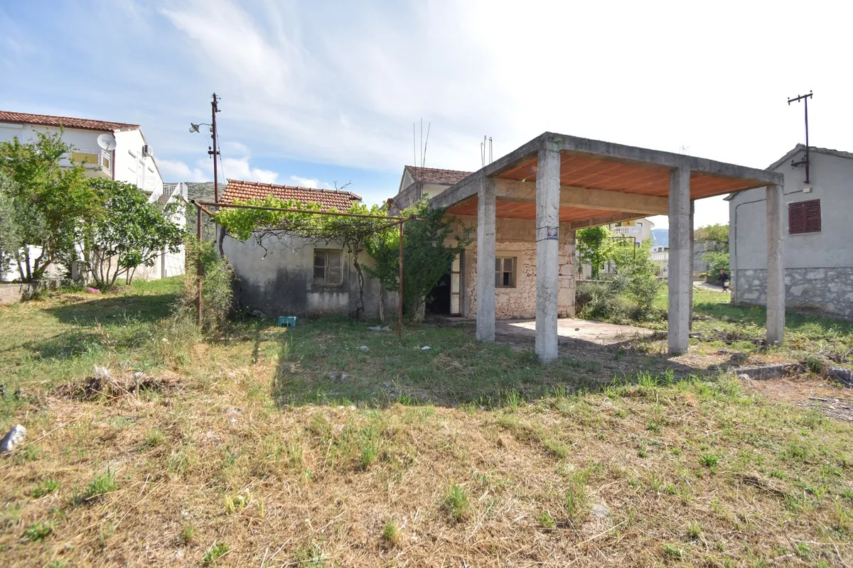 kuća za renovaciju 300 m od mora u grebaštici - slika 2