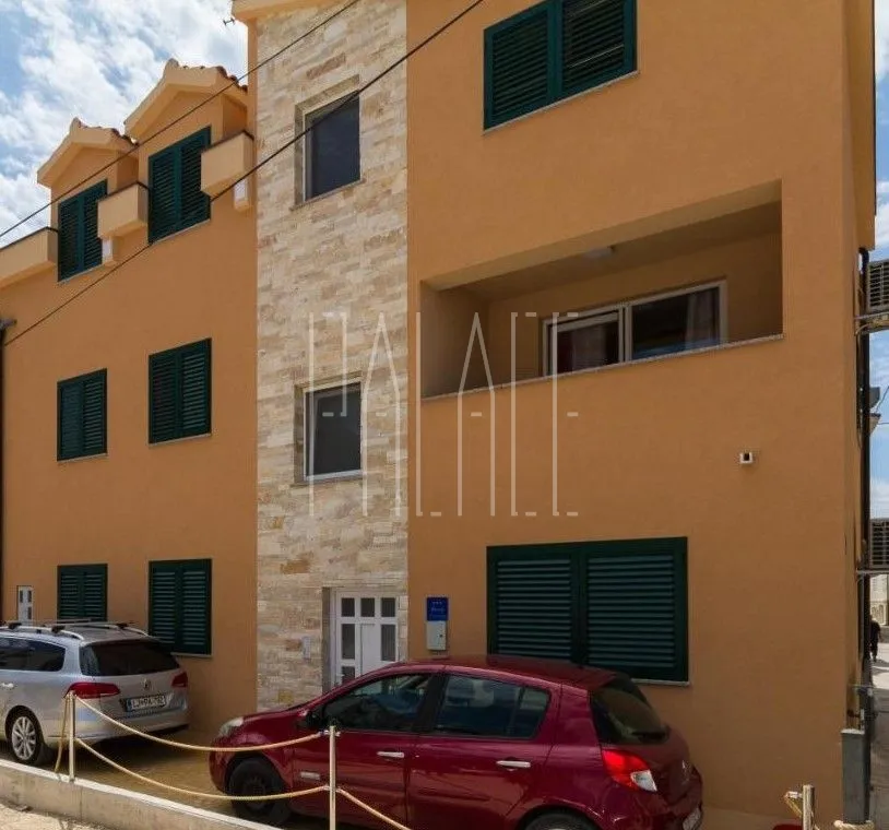 novouređena vila s 5 apartmana u centru vodica, 333.00 m2 - slika 3
