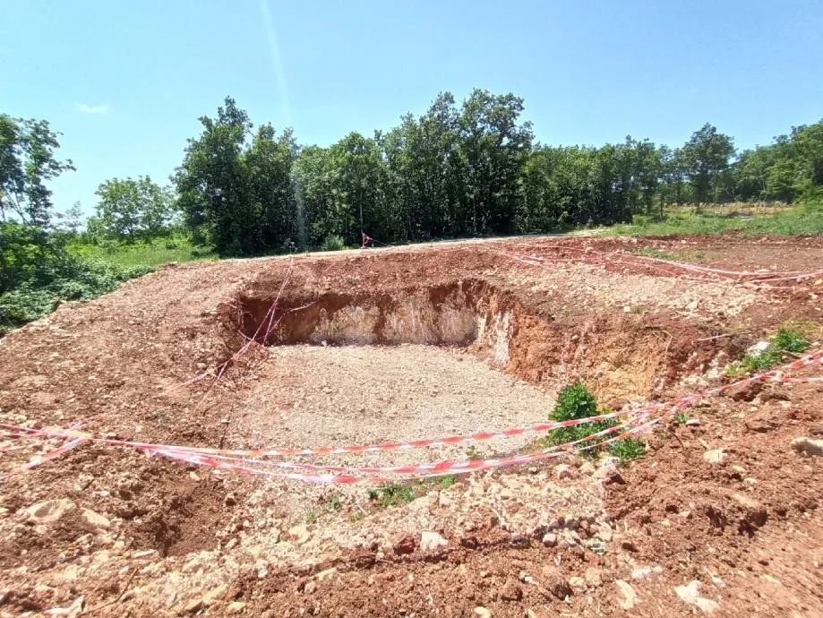građevinsko zemljište sa započetom gradnjom kuće za odmor, sv. bartol - slika 2