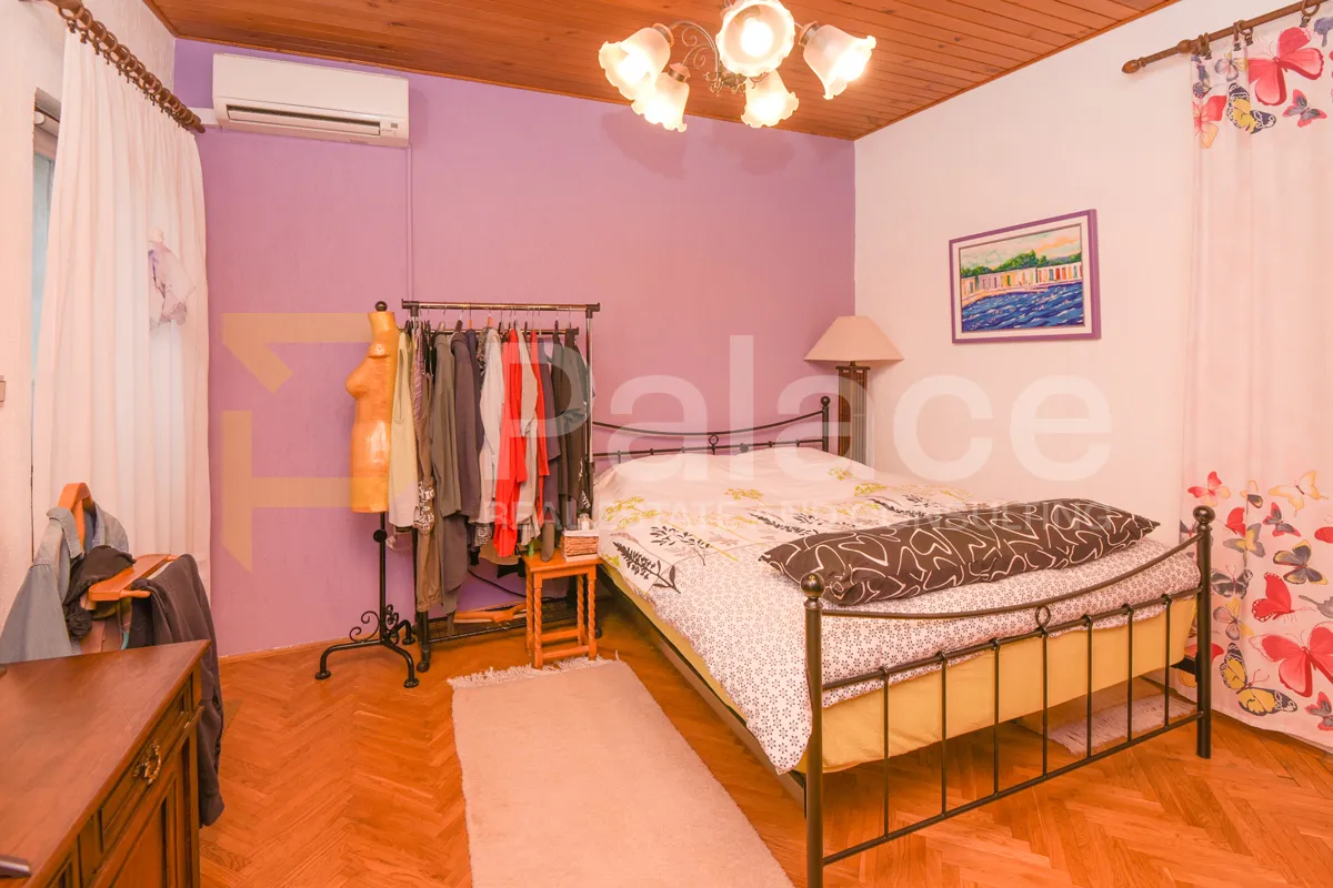 dvoetažni trosoban funkcionalan stan u centru šibenika s terasom,110m2 - slika 6