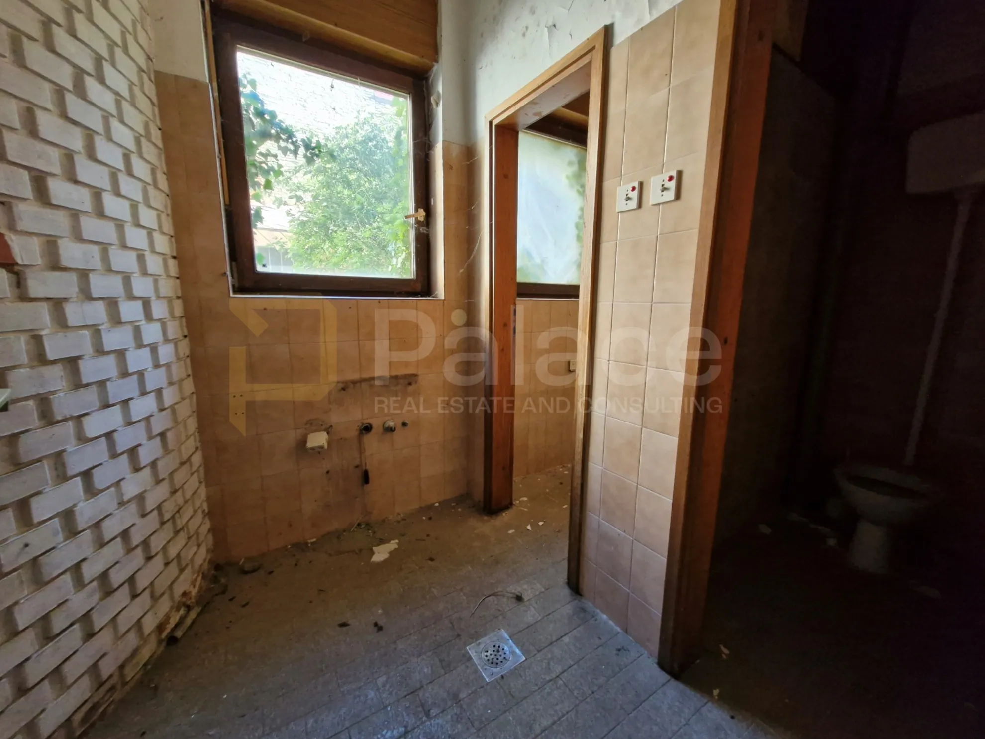 kuća za adaptaciju ili rušenje, strogi centar grada, 247 m2 - slika 12