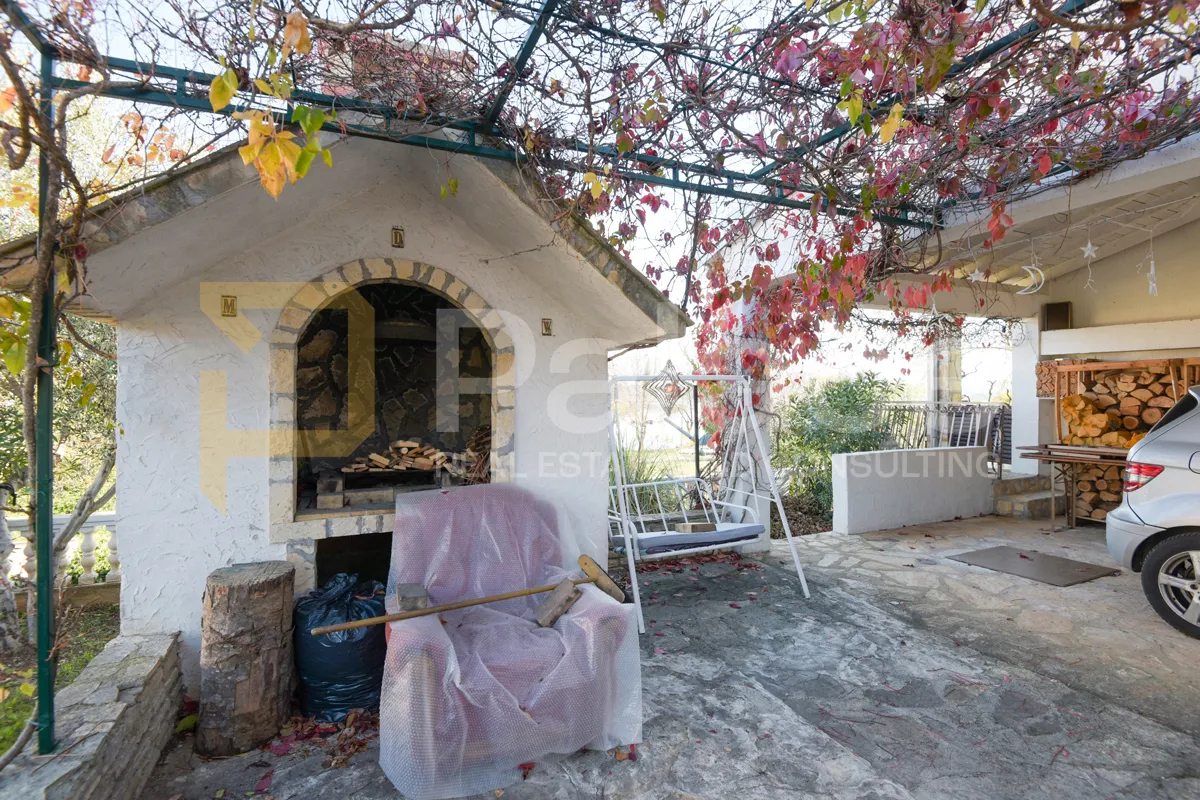 obiteljska kuća prvi red do mora s 3 stana i dvorištem, raslina 300 m2 - slika 27