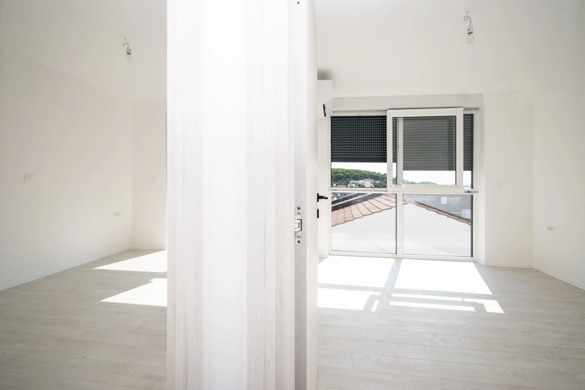 luksuzni dvoetažni stan s krovnom terasom, pogled na more,tisno,120 m2 - slika 23