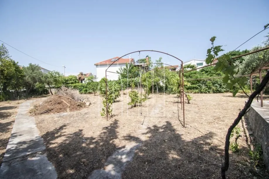 prekrasan povijesni ljetnikovac s perivojem u centru vodica, 180.00 m2 - slika 5