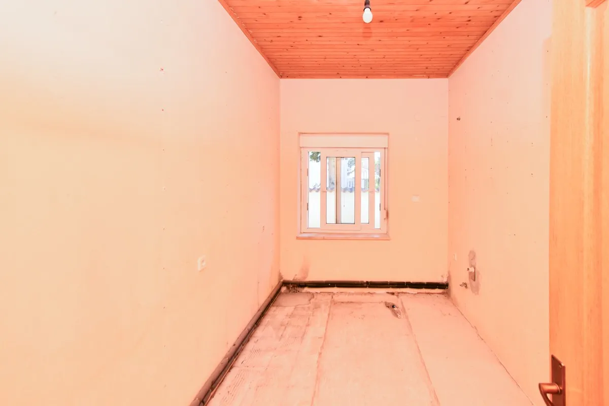 top lokacija: kuća blizu mora s 5 apartmana i dvorištem, srima 320 m2 - slika 6