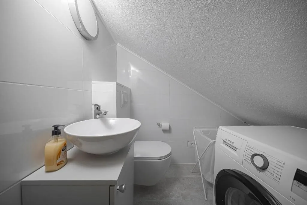 kuća 70m2, krapanj, prvi red do mora - slika 5