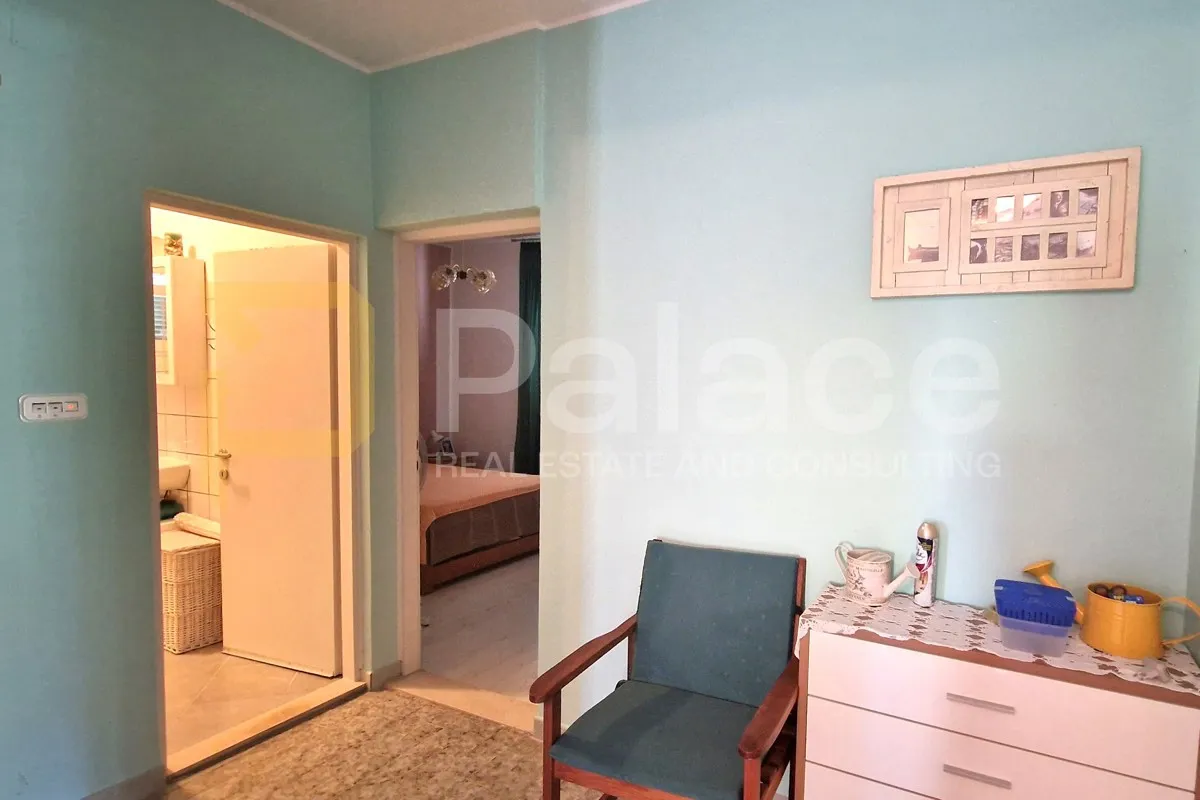 uređena prizemnica s velikim dvorištem, čista mala-vodice 120 m2 - slika 10