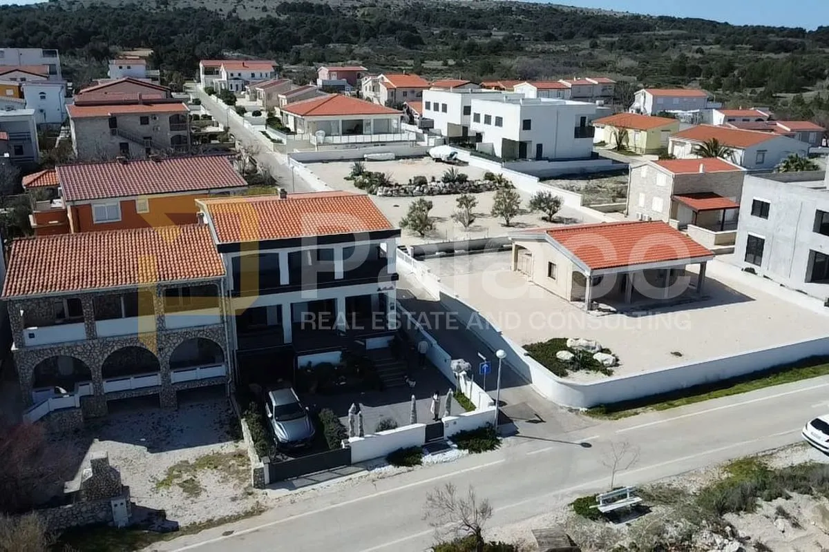 Vir - 1. red do mora! Luksuzna kuća sa 3 apartmana