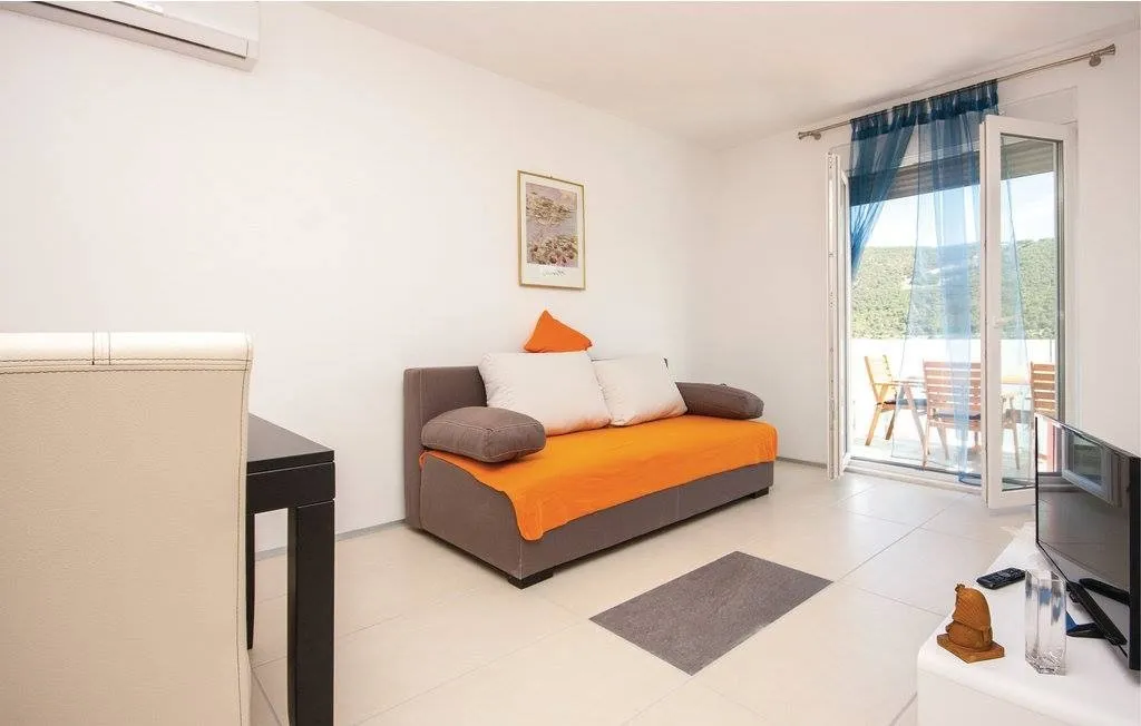 samostojeća kuća s apartmanima blizu plaže, grebaštica 270 m2 - slika 9