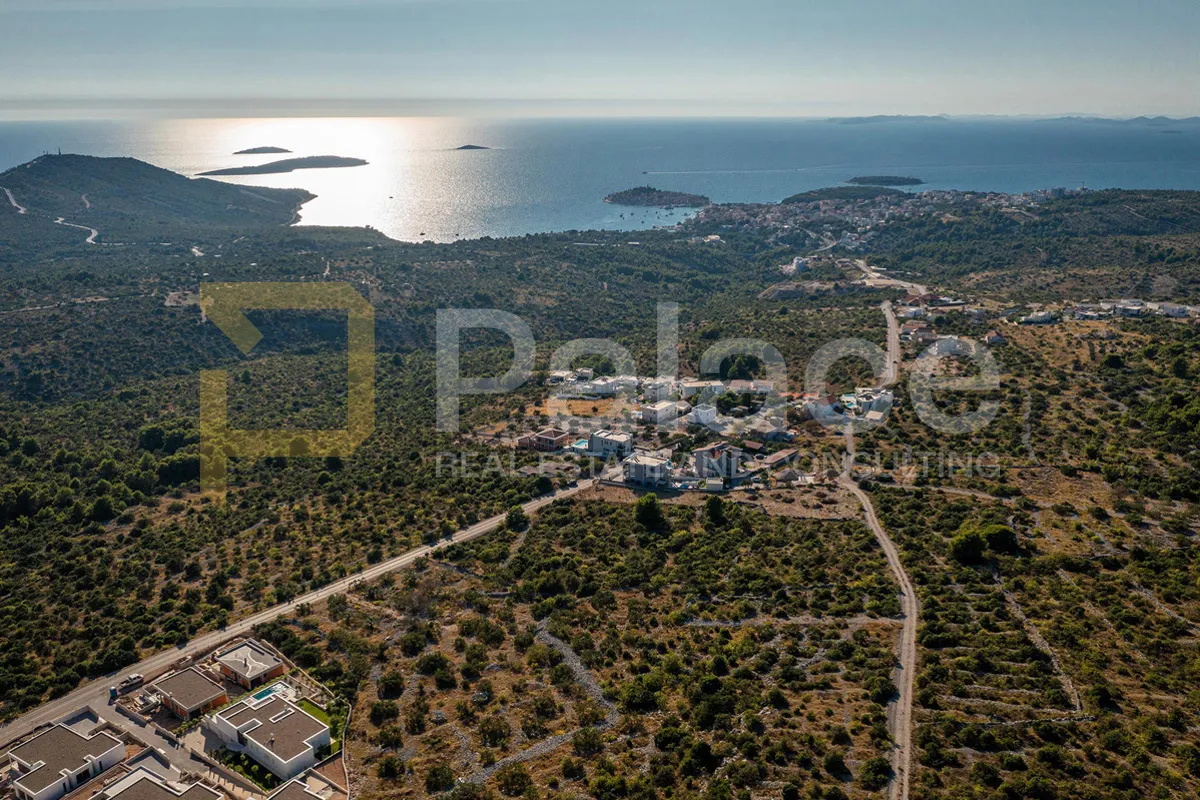 predivna, vrhunski građena i opremljena vila s pogledom na primošten - slika 2
