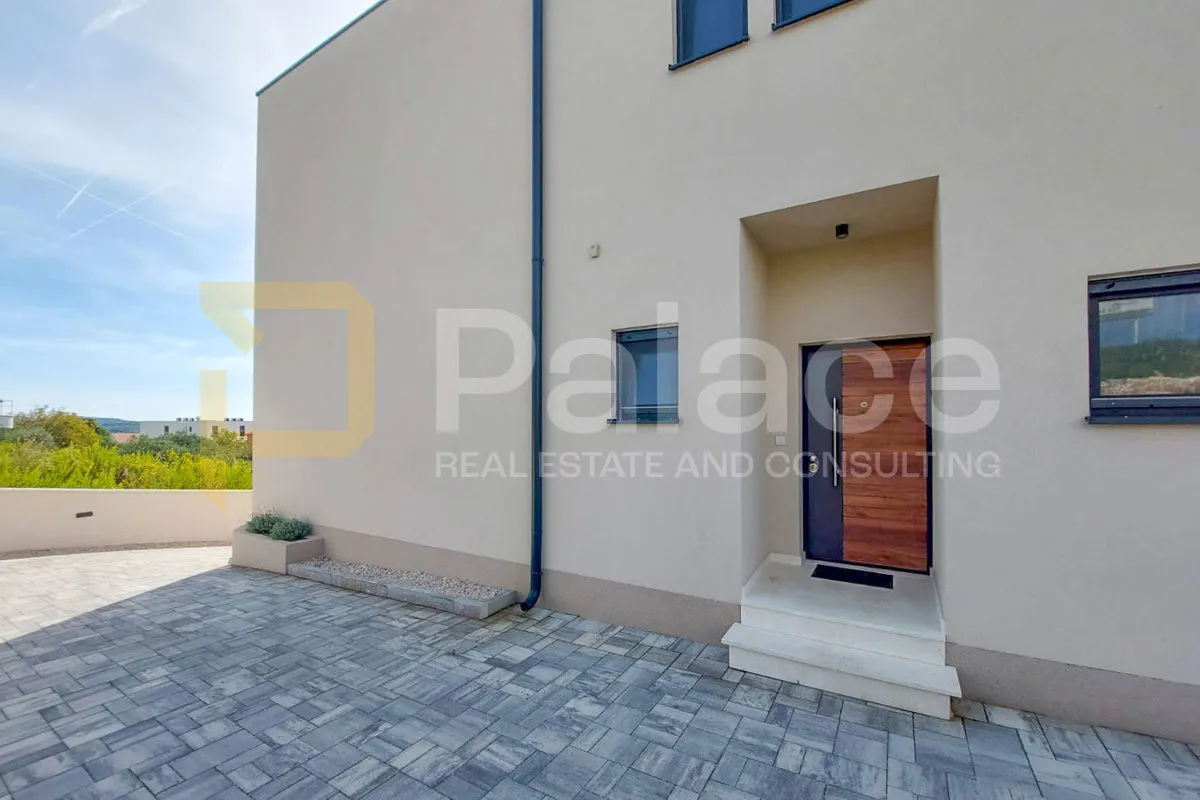 luksuzan dvoetažni stan u dvojnom objektu s bazenom 240m2 - slika 2