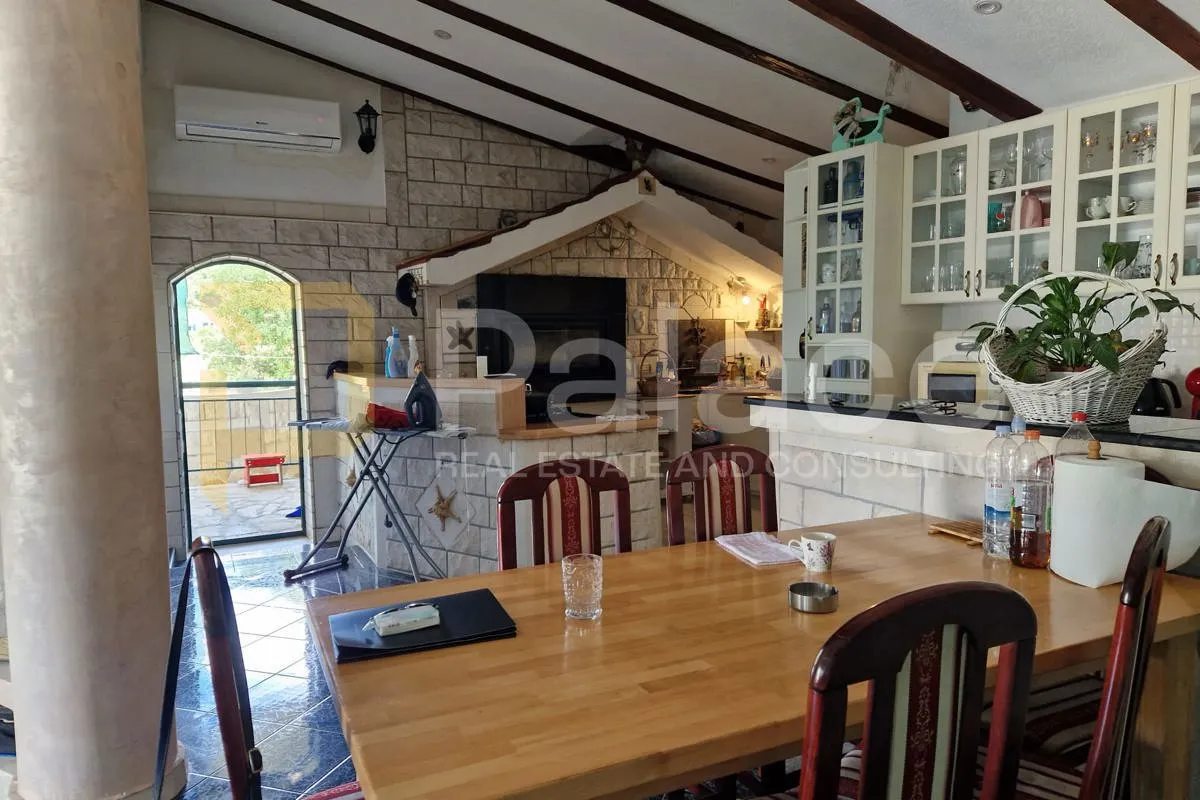 seget vranjica, prekrasna apartmanska kuća - slika 22