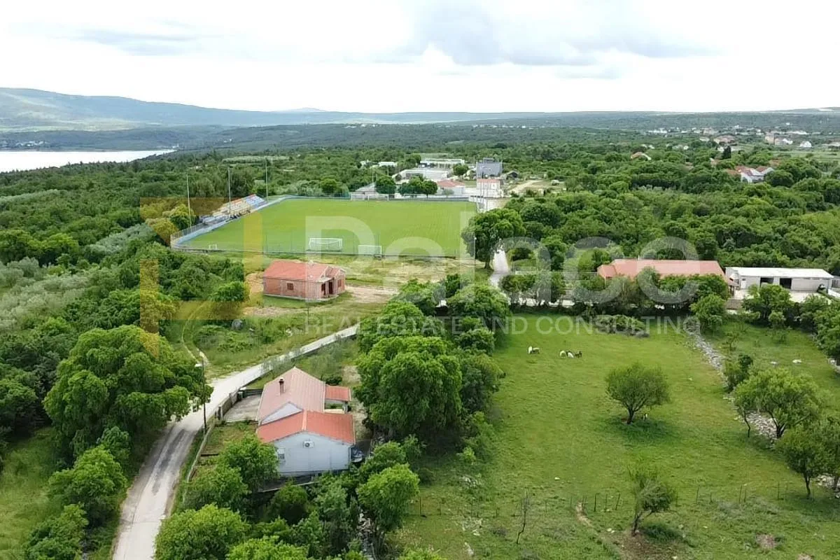 pridraga : građevinsko zemljište idealno za izgradnju kuće 936 m2 - slika 1