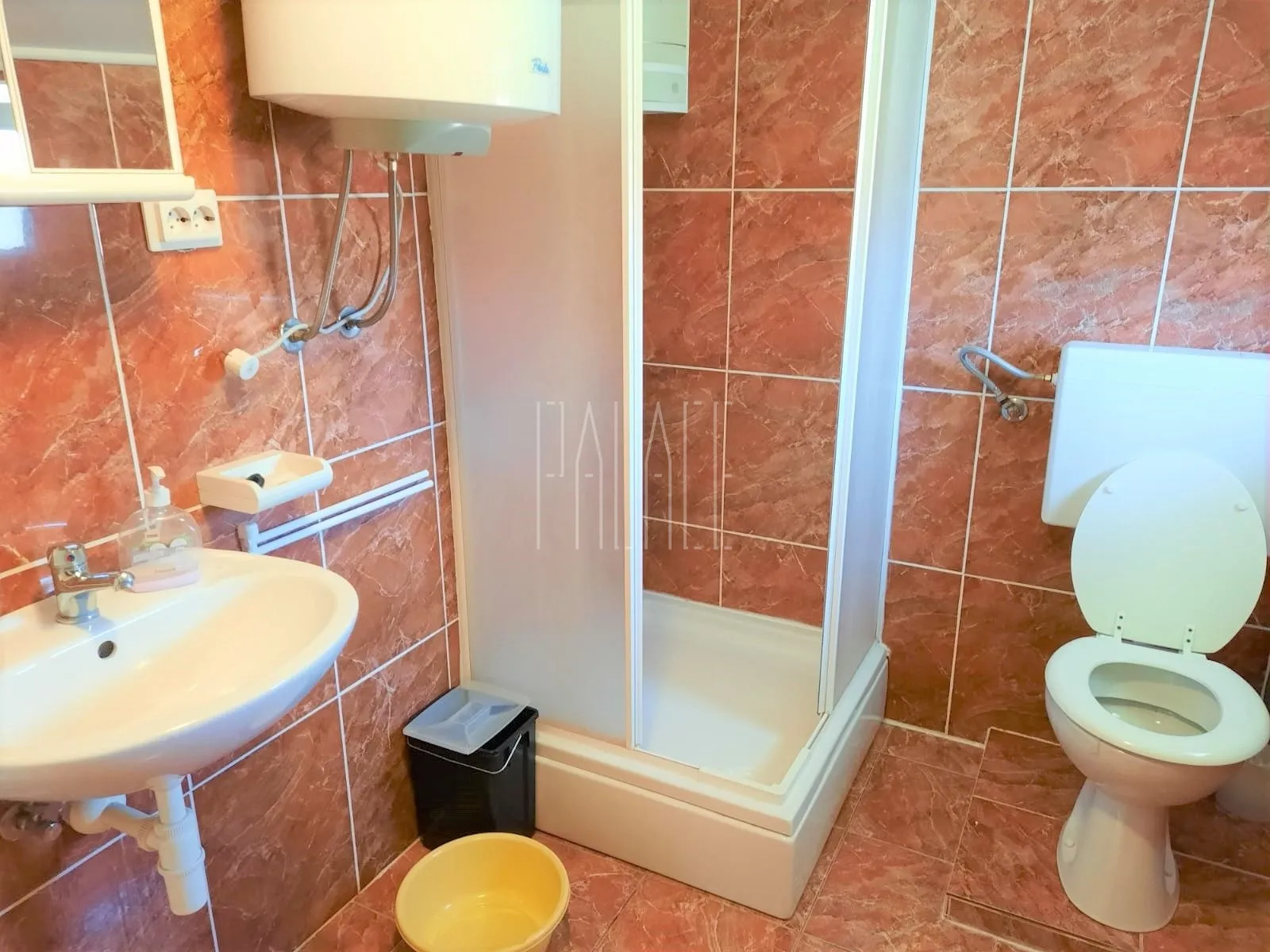 kuća s 3 stana i velikim dvorištem, gornji karin, 230.00 m2 - slika 17