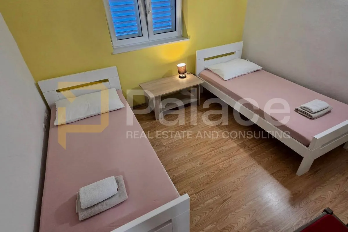 ekskluzivan trosoban stan 200m od mora s okućnicom od 600 m², marušići - slika 12