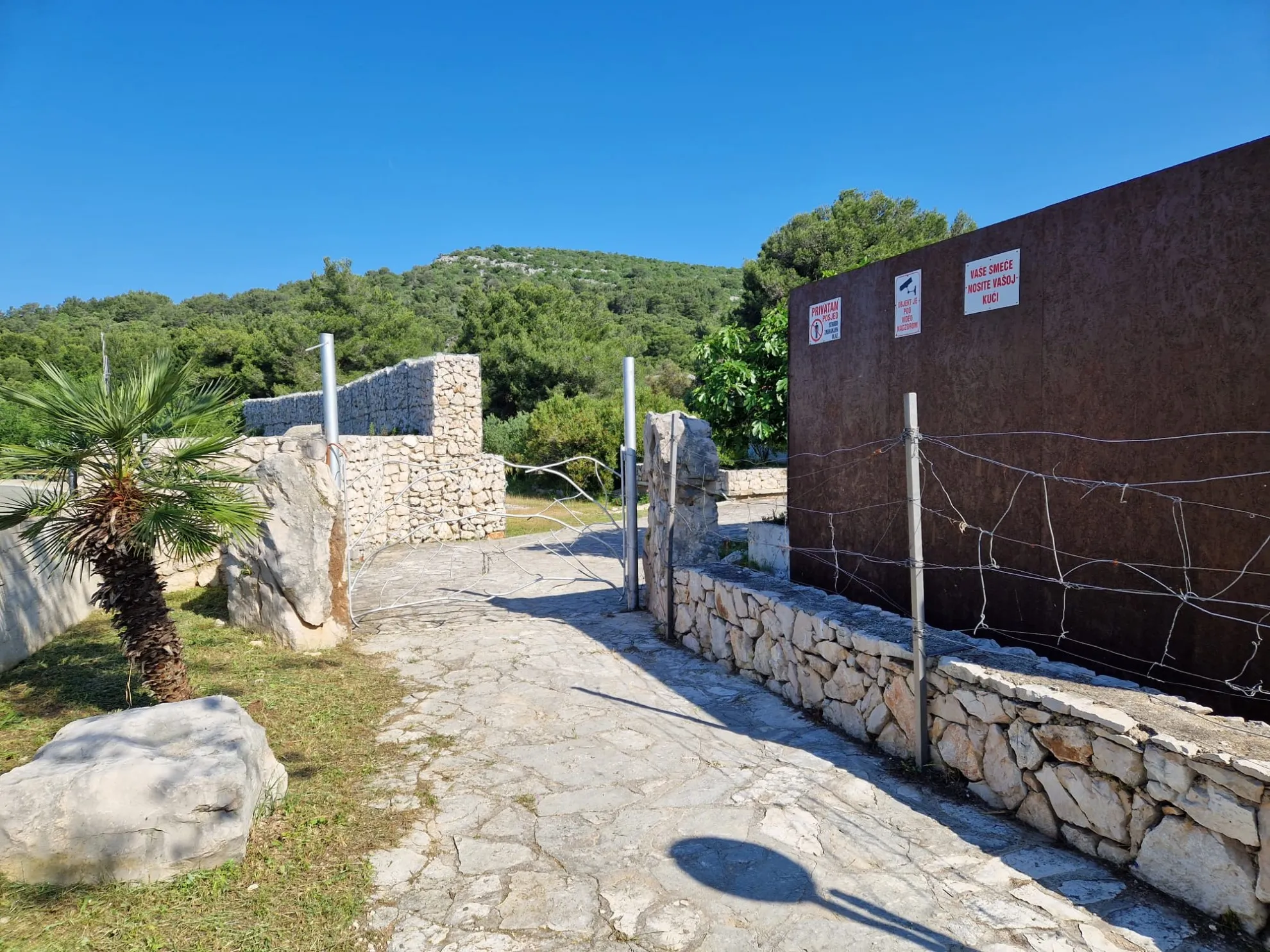 atraktivan noćni klub uz plažu na terenu od 5038 m2, pirovac - slika 9
