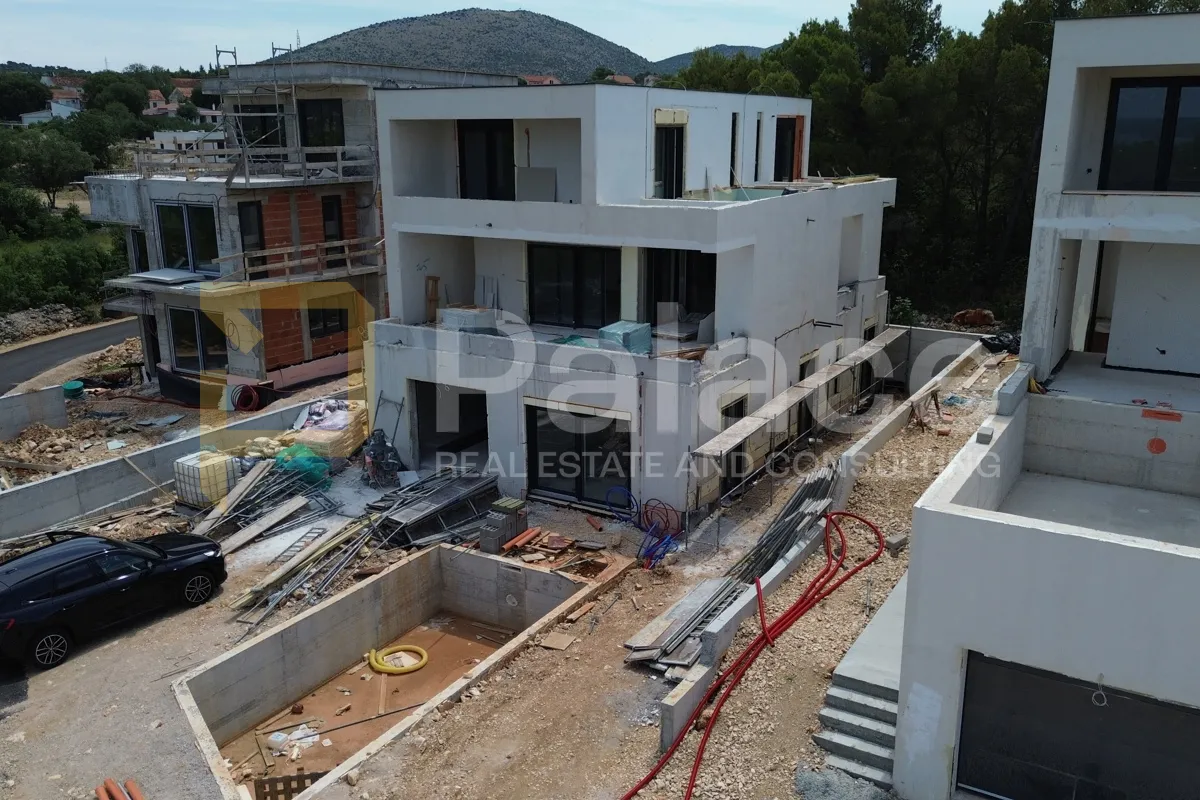 šibenik, bilice: luksuzna vila s pogledom na more u mirnom okruženju - slika 4