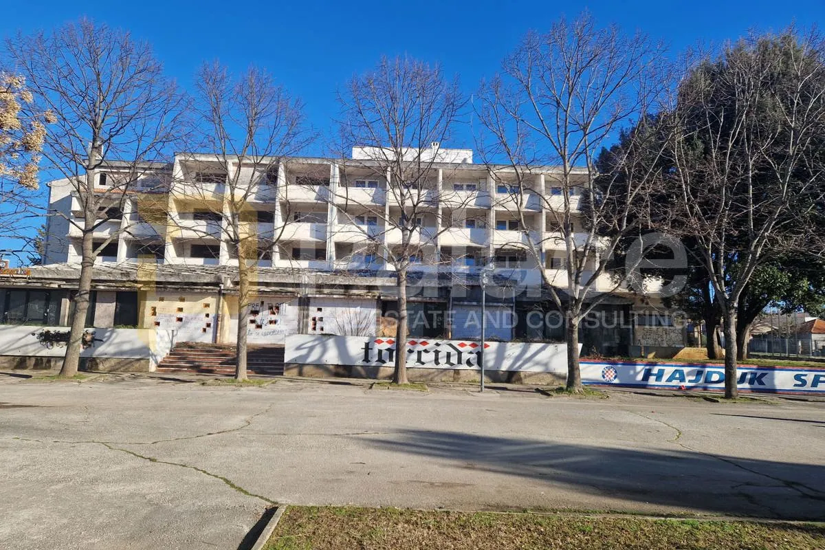 jedinstvena prilika: hotel za renovaciju u centru benkovca - slika 4