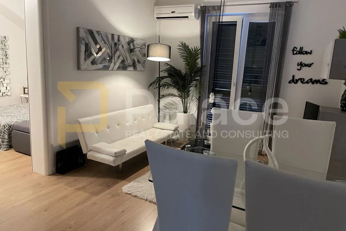 novouređen stan u supetru – 2 sobe, balkon, parking, pogled na more - slika 3