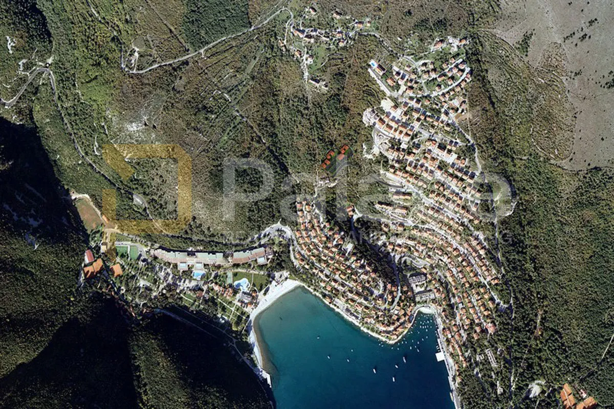 Građevinsko zemljište za 5 vila sa 6 stanova - 6500m2, Rabac, Labin