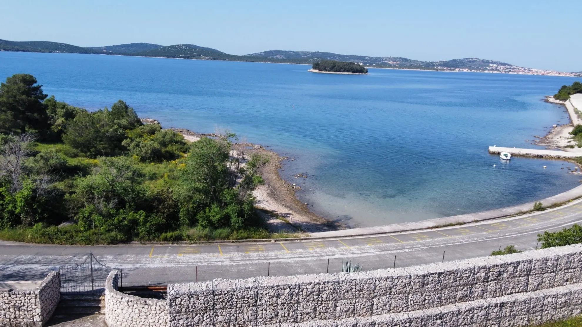 atraktivan noćni klub uz plažu na terenu od 5038 m2, pirovac - slika 3
